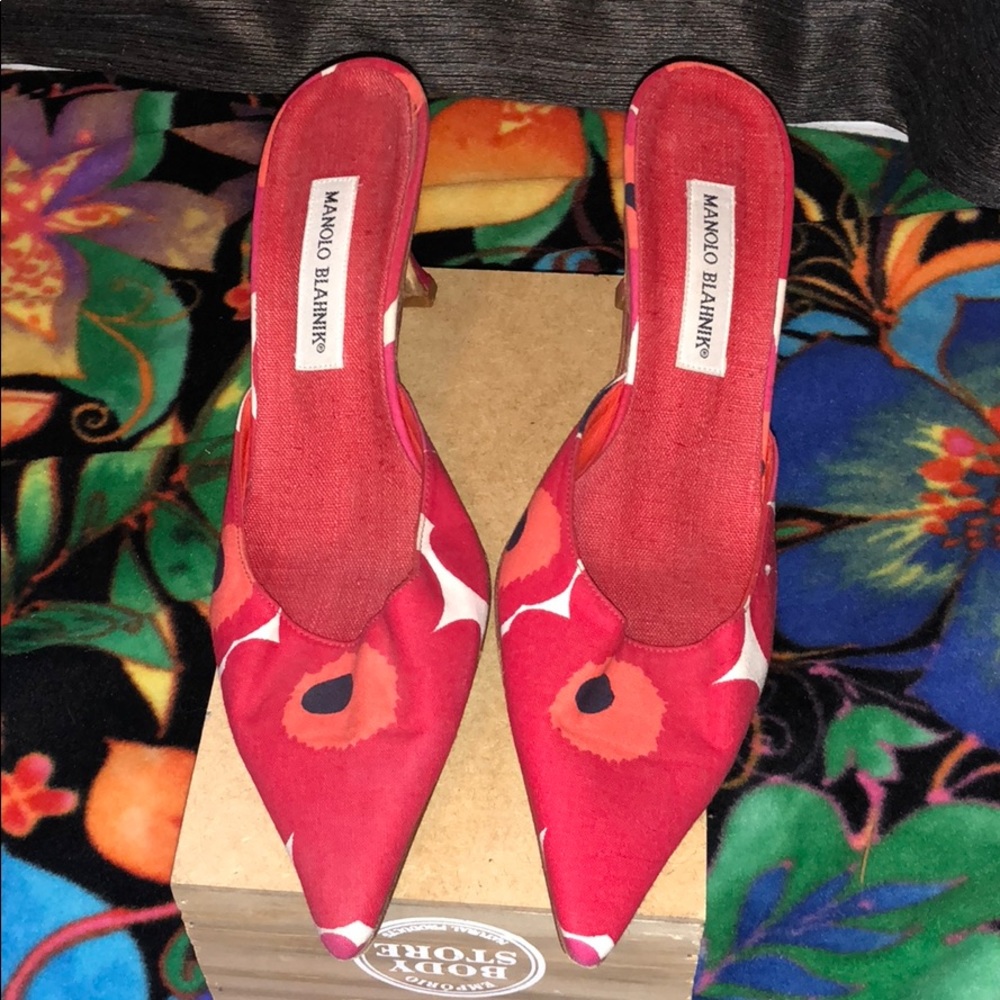 Poppy Print Manolo Blahnik mules!